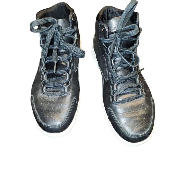 Under Armour Women's Black High-Top Sneakers Charged Pivot Mid Leather - Picture 1 of 6